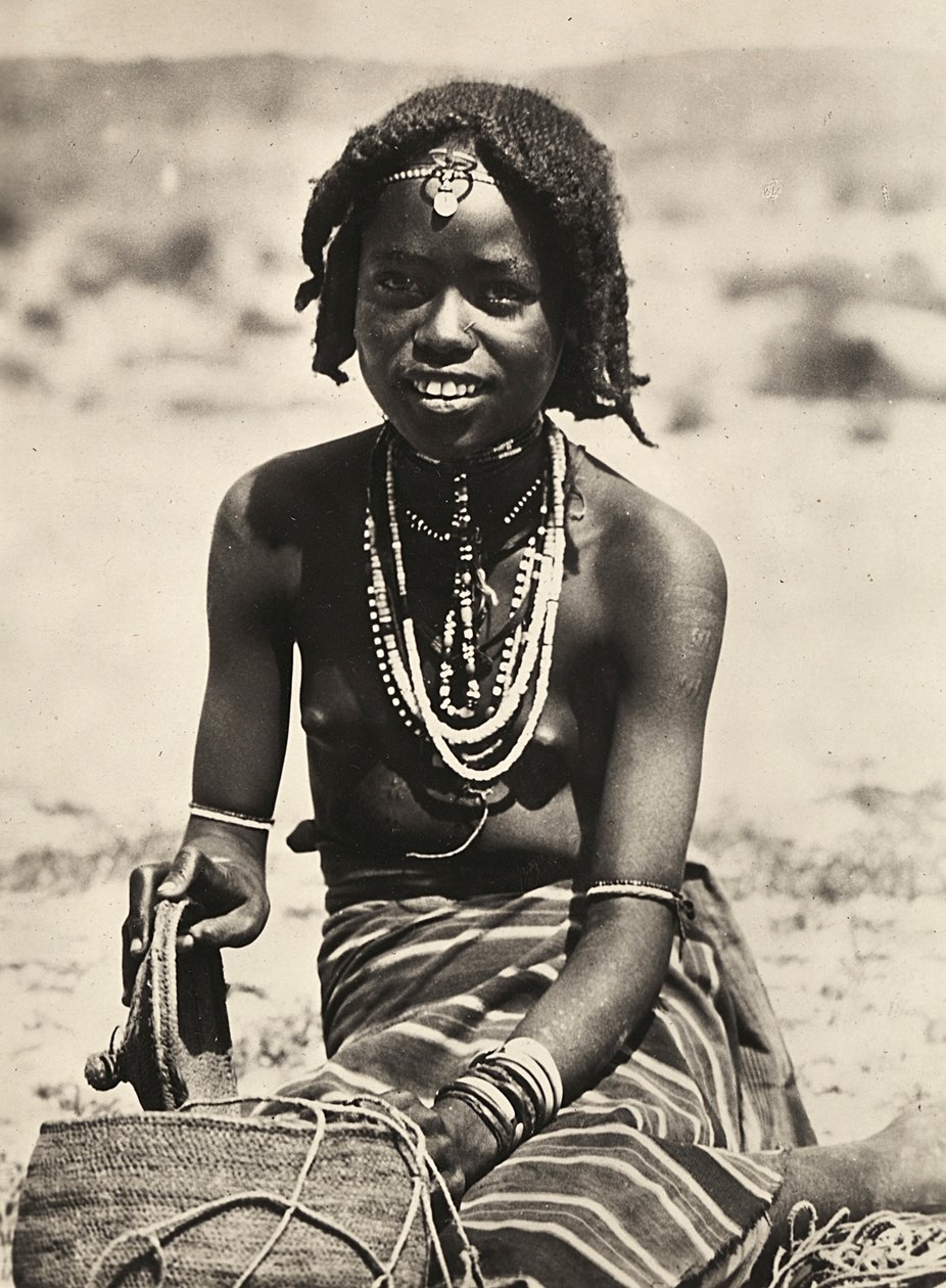 Construindo um Império na era fascista: Cunama girl, 09051936 de Modestino Baldinetti