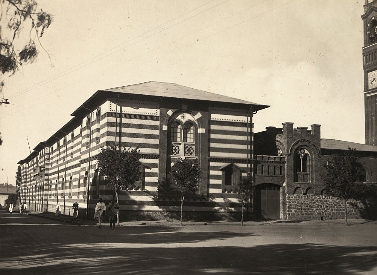 Construindo um Império na era fascista: Istituto S. Giuseppe em Asmara, 09/05/1936 (foto a p/b) de Modestino Baldinetti