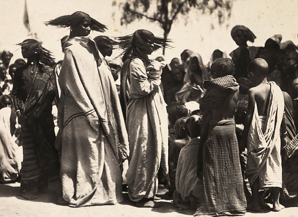 Construir um império na era fascista: Meninas muçulmanas, 09/05/1936 (foto a p/b) de Modestino Baldinetti