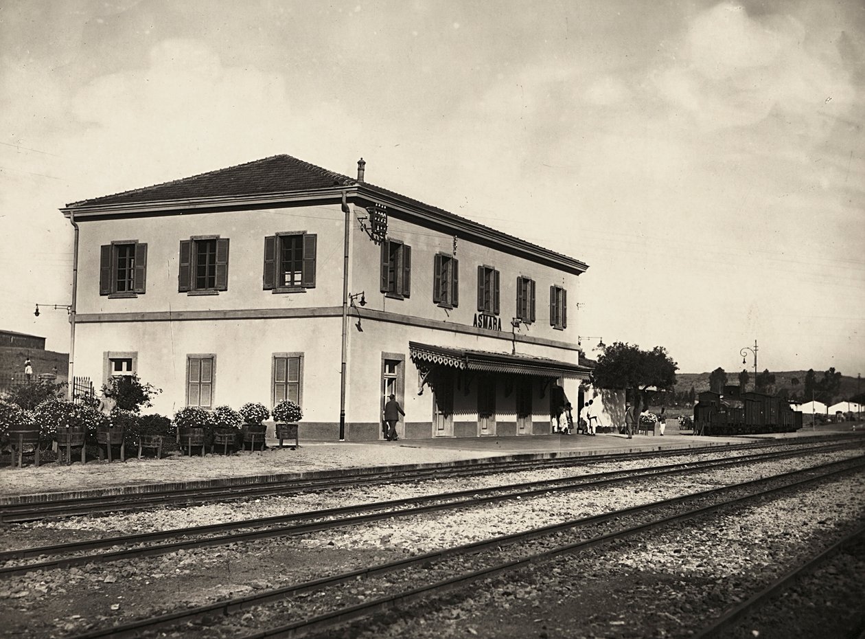 Construir um império na era fascista: Estação ferroviária de Asmara, 09/05/1936 (foto a p/b) de Modestino Baldinetti