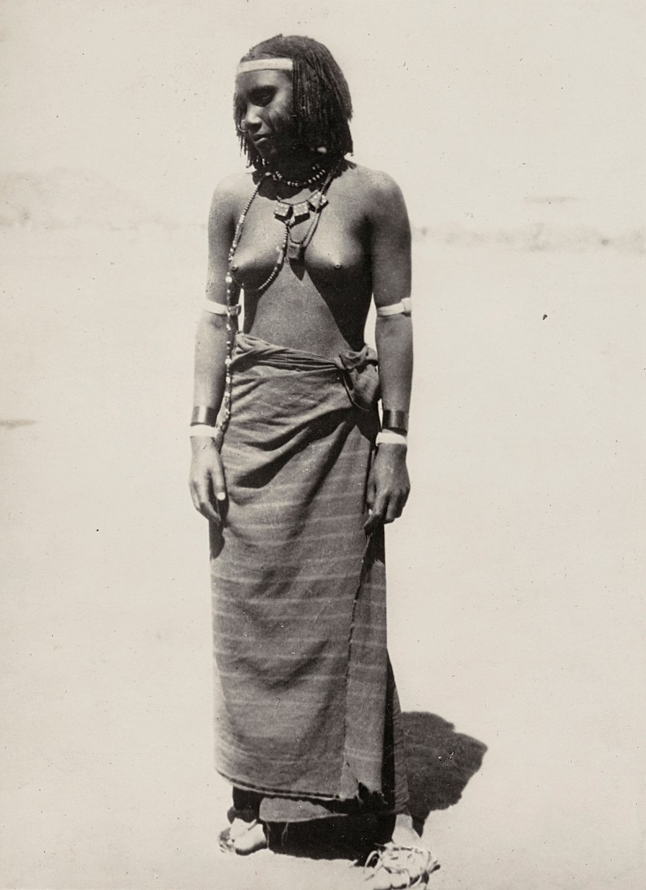 Construir um Império na Era Fascista: uma mulher Cunama, 09/05/1936 (foto a p/b) de Modestino Baldinetti