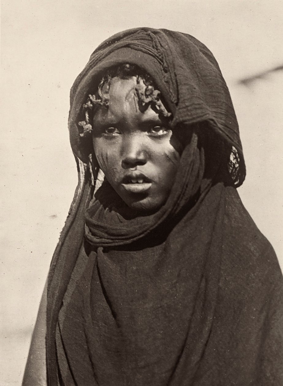 Construir um Império na Era Fascista: uma mulher Dancal, 09/05/1936 (foto a p/b) de Modestino Baldinetti