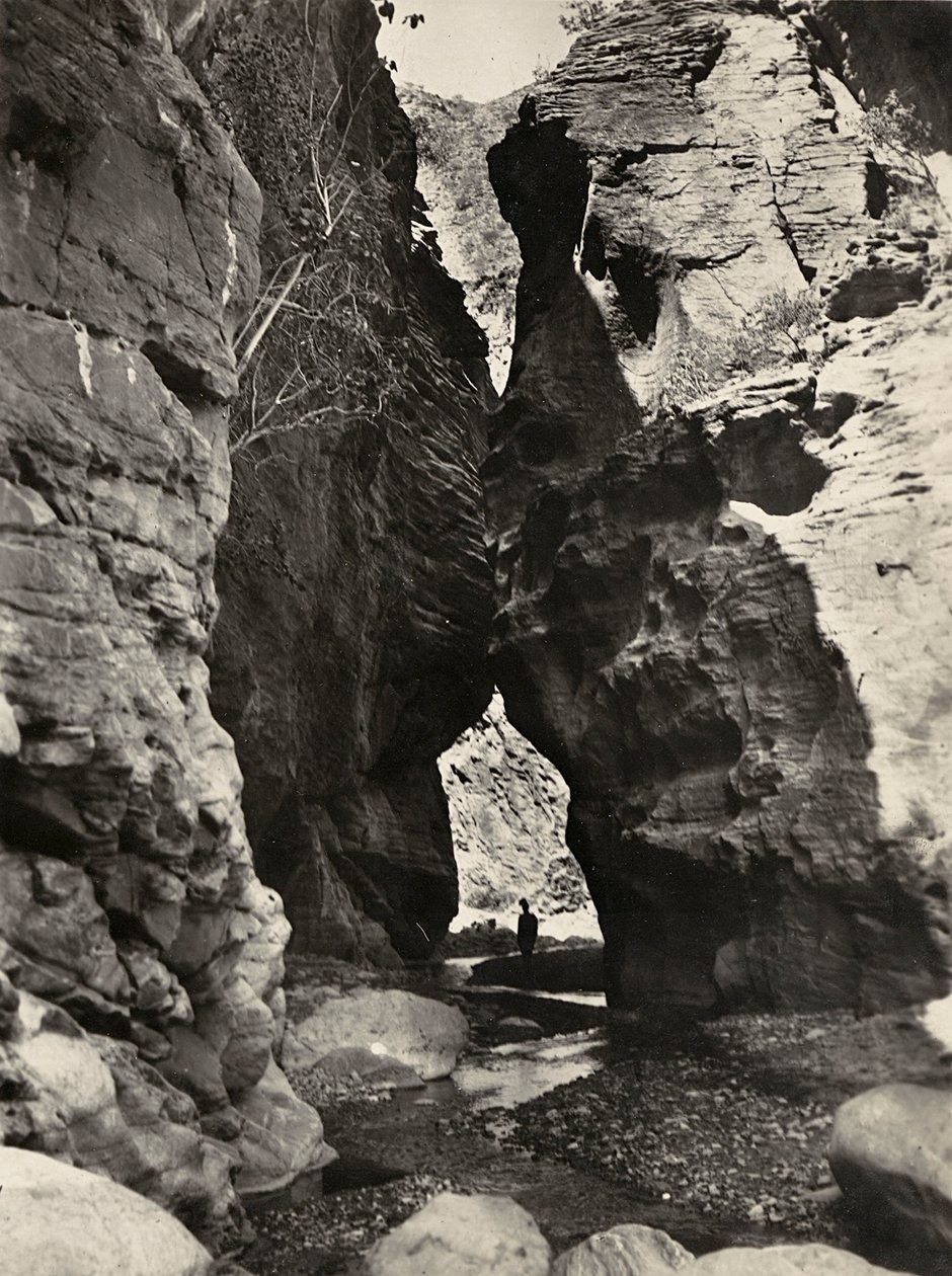Construindo um Império na era fascista: uma gruta em Endeli, 09/05/1936 (foto a p/b) de Modestino Baldinetti