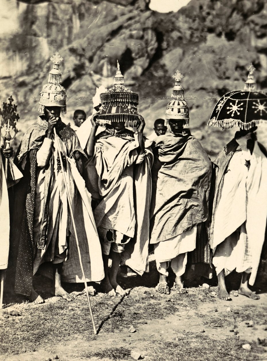 Construir um império na era fascista: um grupo de sacerdotes abissínios, 09/05/1936 (foto a p/b) de Modestino Baldinetti