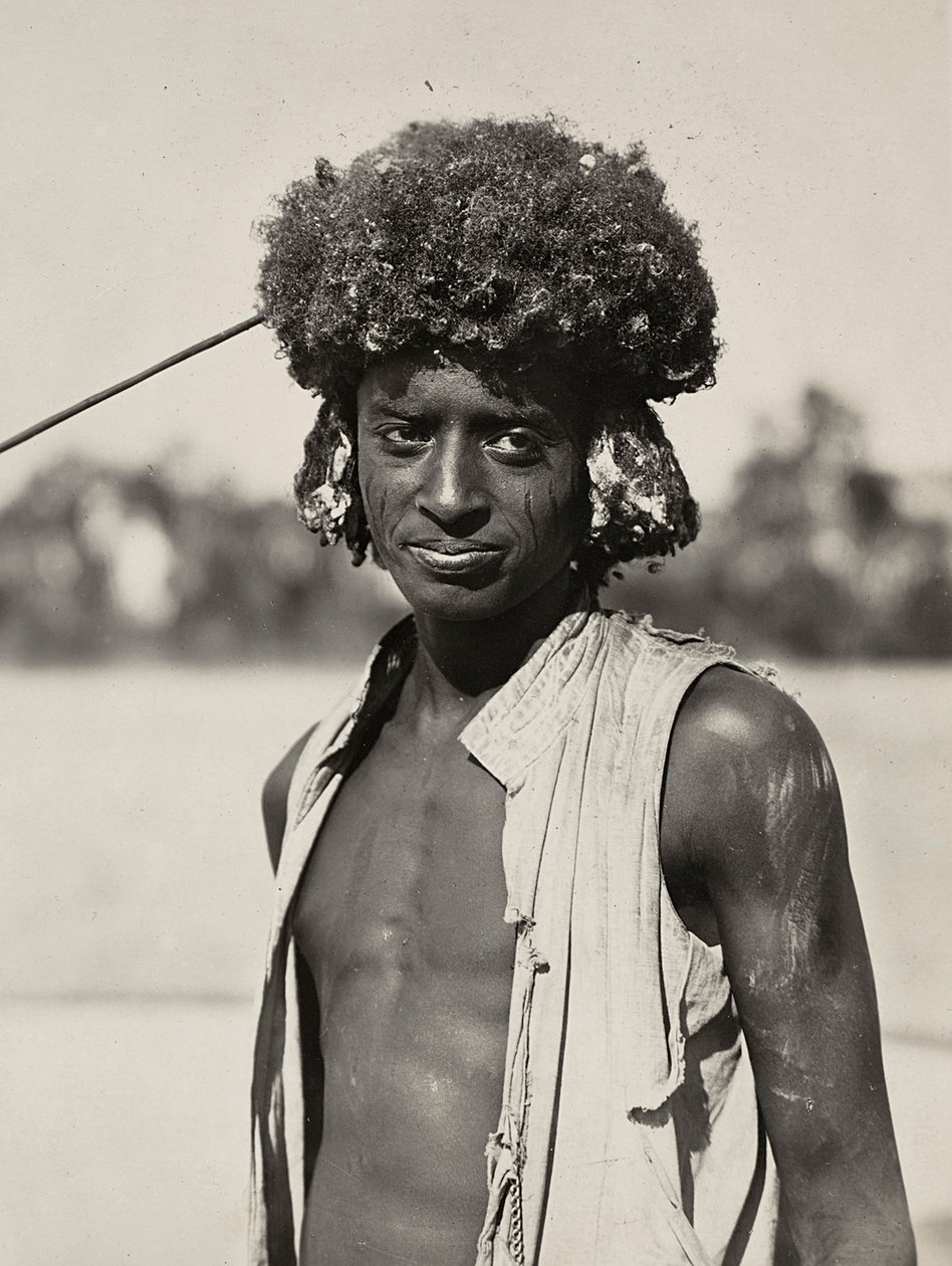 Construindo um Império na era fascista: um homem da tribo Beni Amerbe, 09/05/1936 (foto a p/b) de Modestino Baldinetti