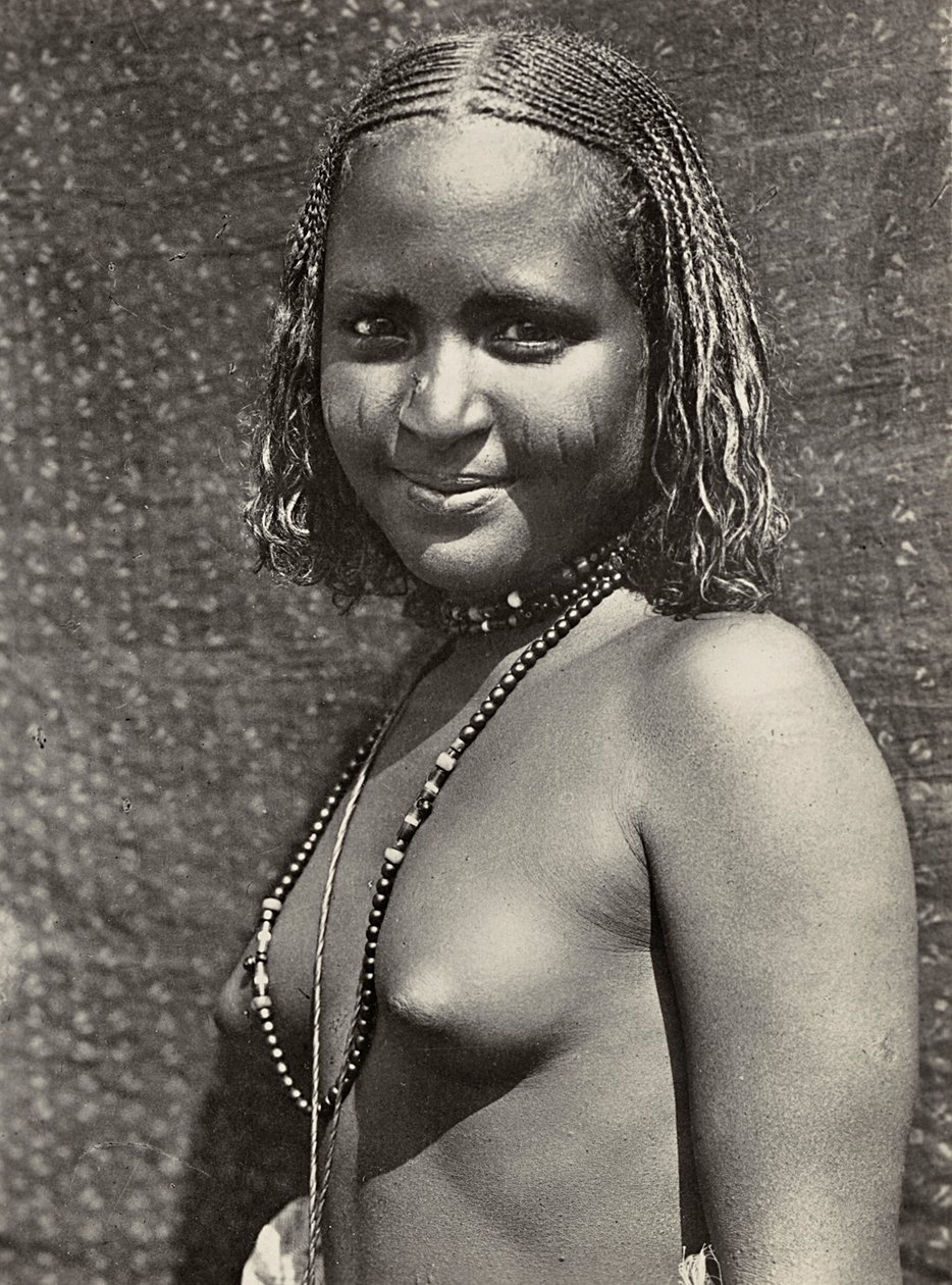 Construindo um Império na Era Fascista: uma menina Habab, 09/05/1936 (foto a p/b) de Modestino Baldinetti