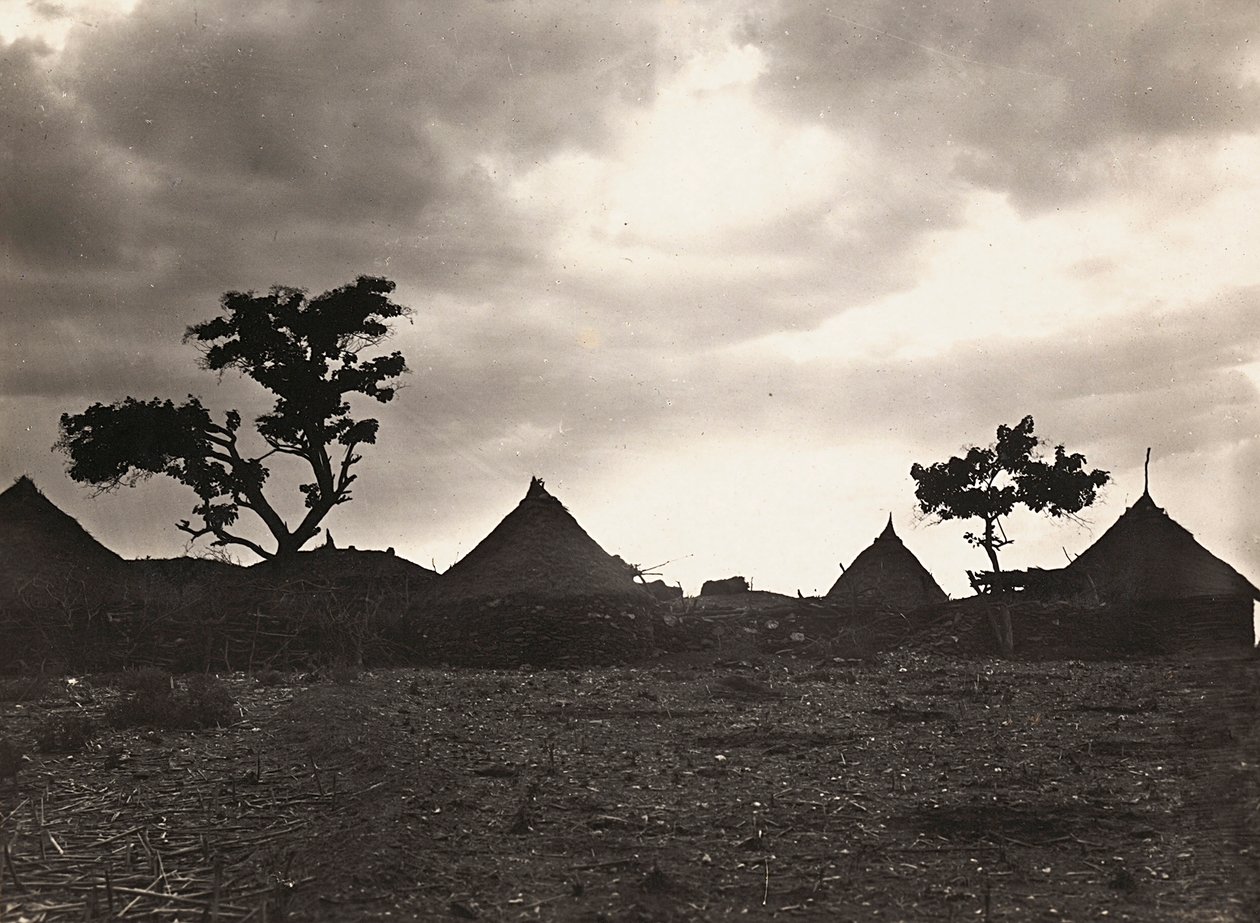 Construir um império na era fascista: pôr do sol em Mai Zaghenà, 09/05/1936 (foto a p/b) de Modestino Baldinetti