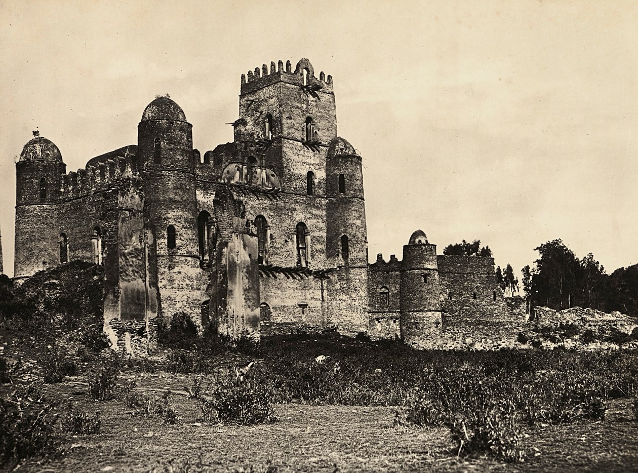 Construir um Império na era fascista: o Castelo do Rei Fasiladas em Gondar, Etiópia, 09/05/1936 (foto a p/b) de Modestino Baldinetti