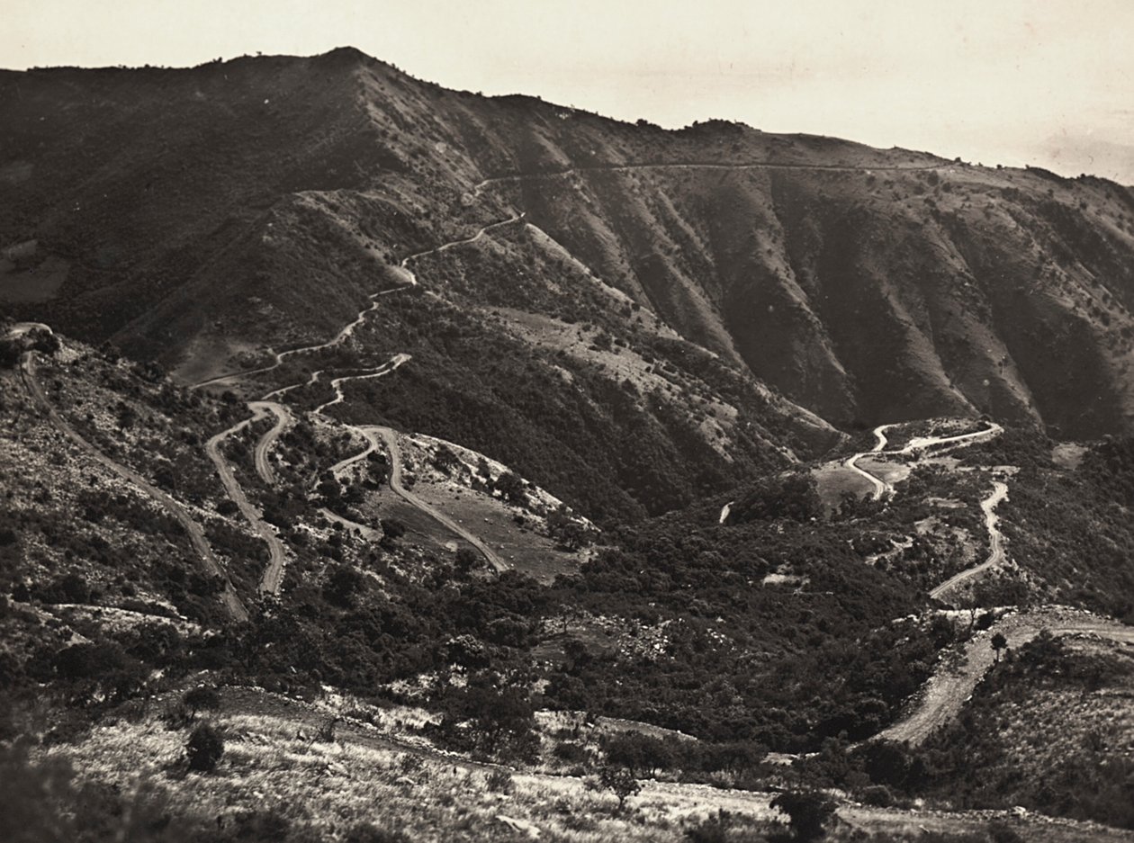 Construir um império na era fascista: a estrada nas colinas Massaua-Asmara, 09/05/1936 (foto a p/b) de Modestino Baldinetti
