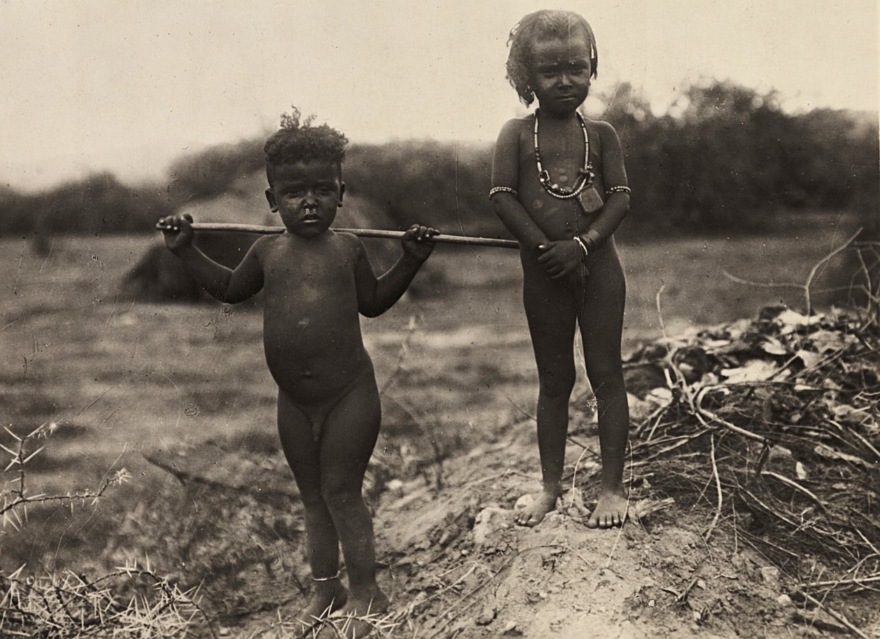 Construir um império na era fascista: duas crianças da tribo Habab, 09/05/1936 (foto a p/b) de Modestino Baldinetti