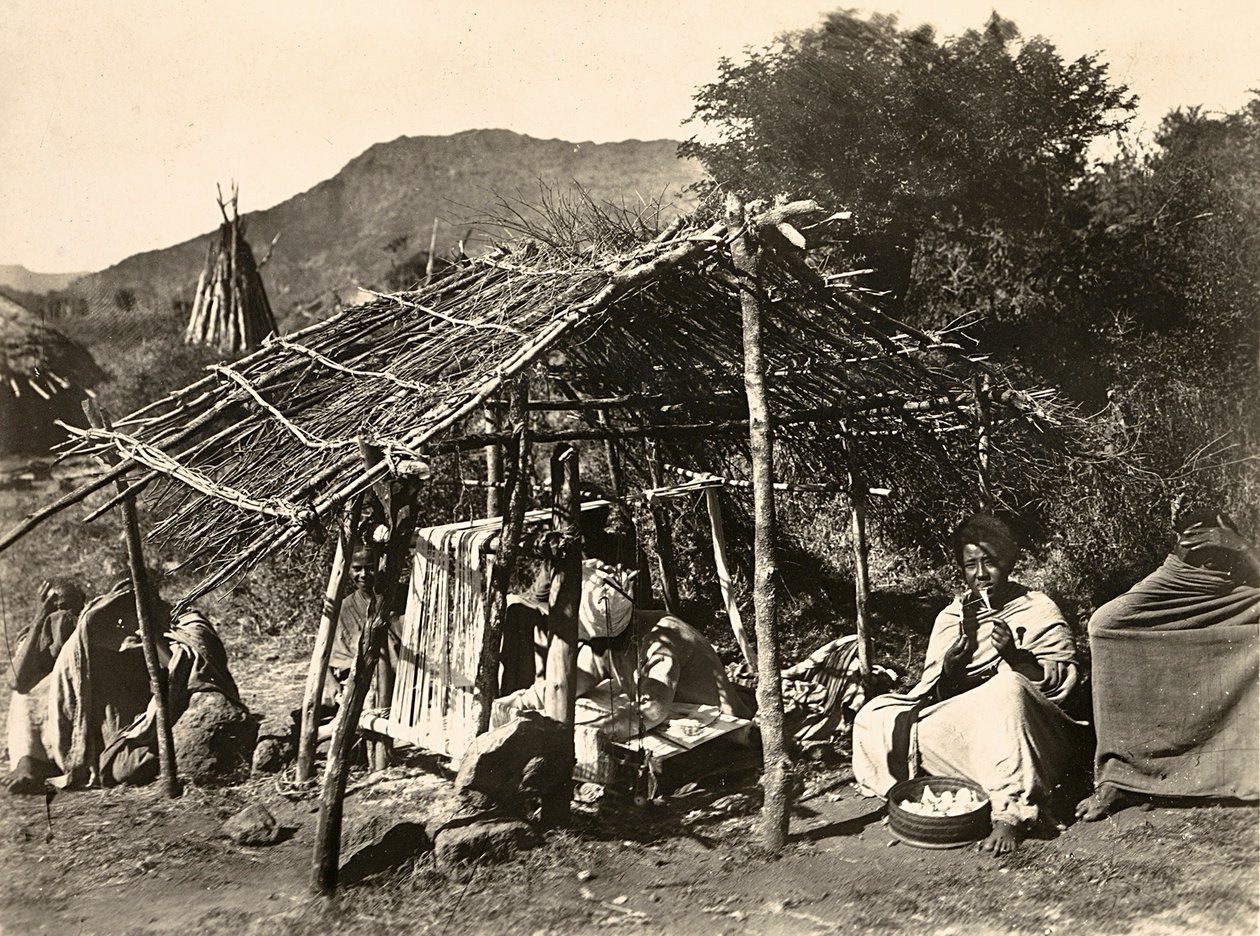 Construindo um Império na Era Fascista: mulheres com a intenção de tecer, 09/05/1936 (foto a p/b) de Modestino Baldinetti