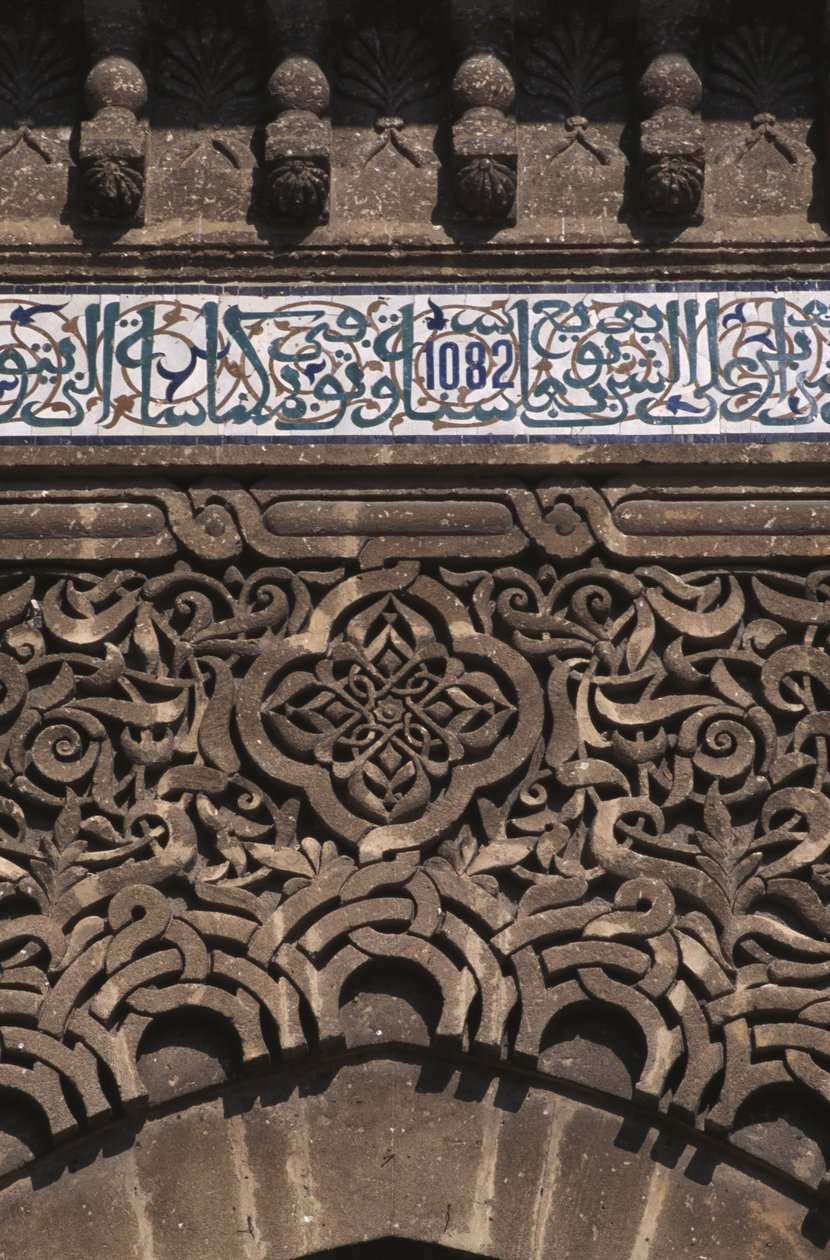 Porta do túmulo, detalhe (cerâmica e estuque) de Moroccan School
