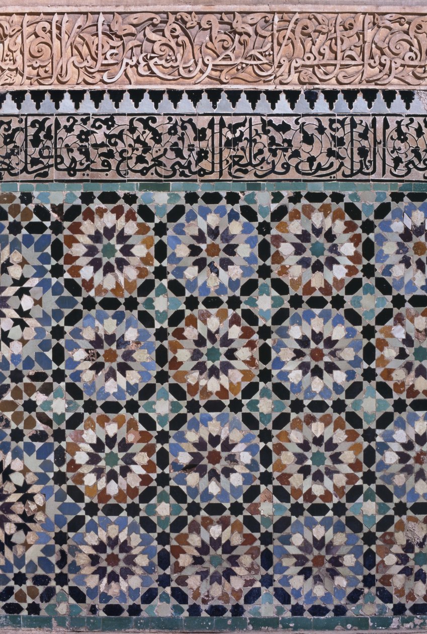 Parede do pátio principal, detalhe, construído pelos Saadians em 1565 (zellij tilework e trabalho de estuque) de Moroccan School