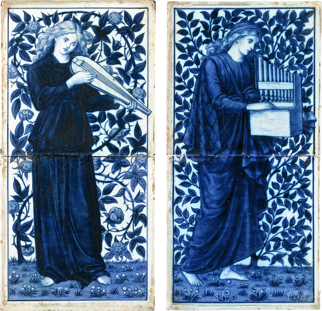 Um conjunto de quatro William Morris Co, c.1900 (cerâmica vitrificada de estanho, pintura) de Morris and Company