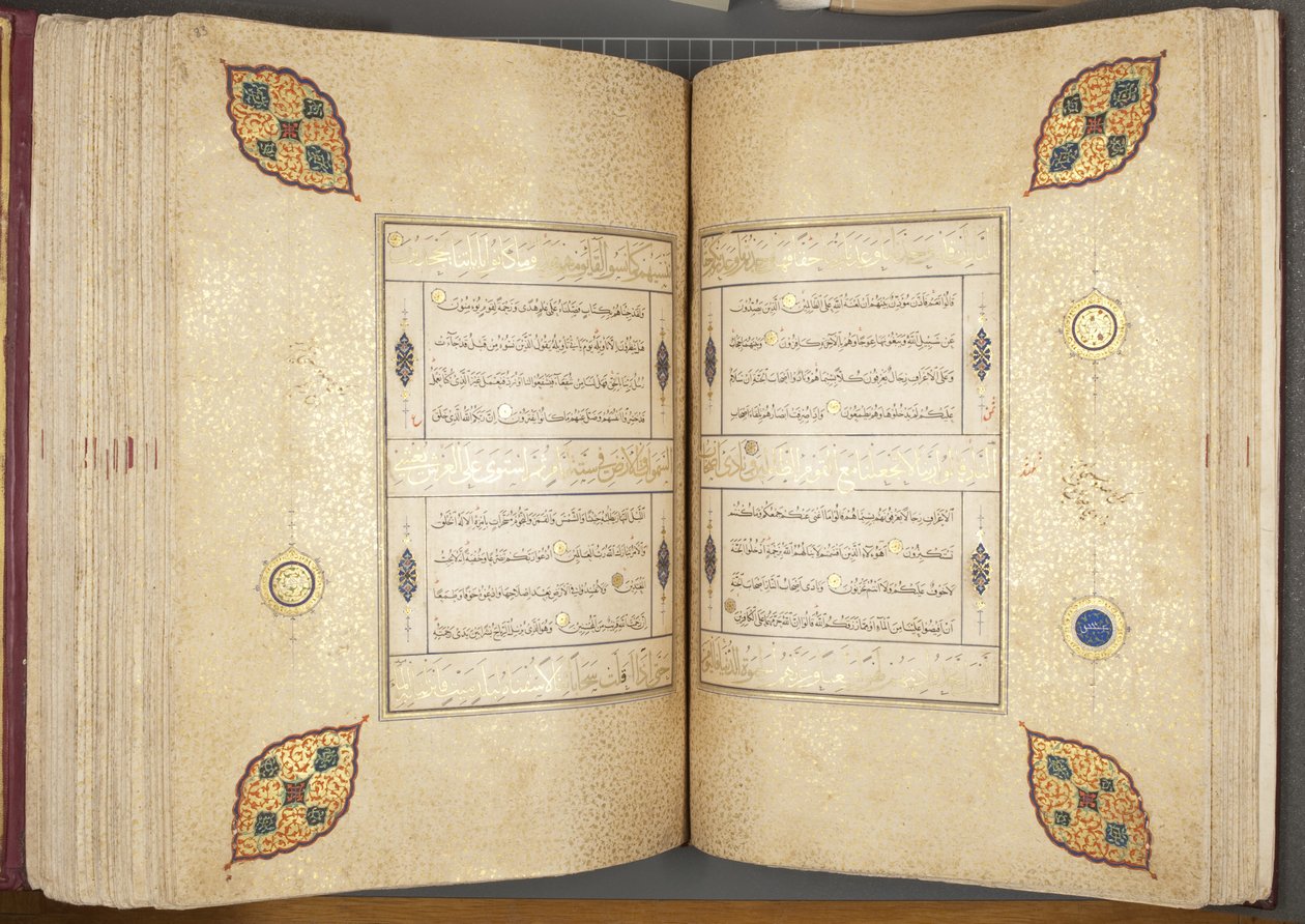 Fol 82 verso 83 recto, Timurid Quran, 1441 (tinta e ouro sobre papel) de Muhammad Mumin Abdallah Al Murwand