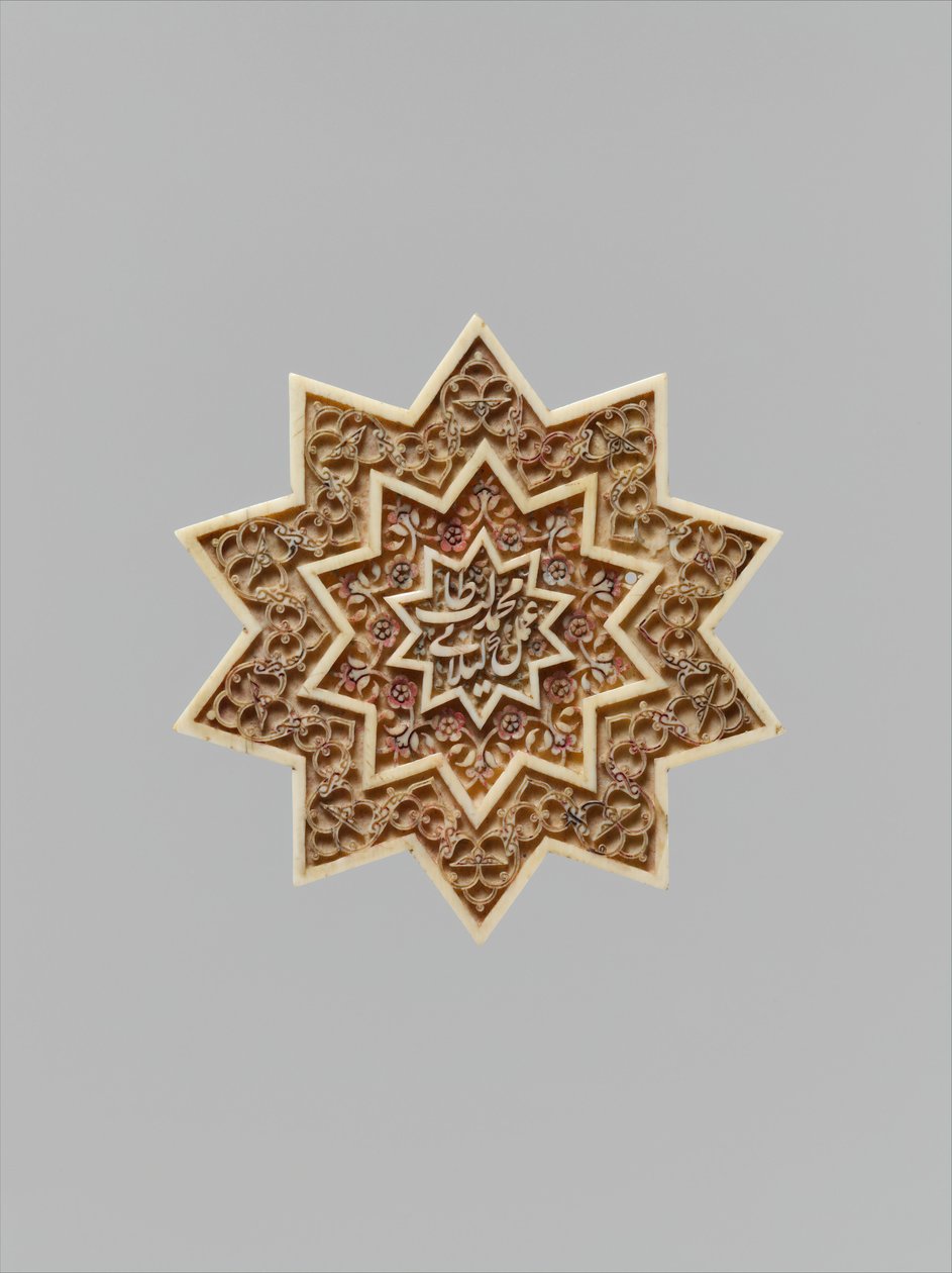 Placa em forma de estrela, Irã, primeira metade do século XVI. de Muhammad Talib Gilani