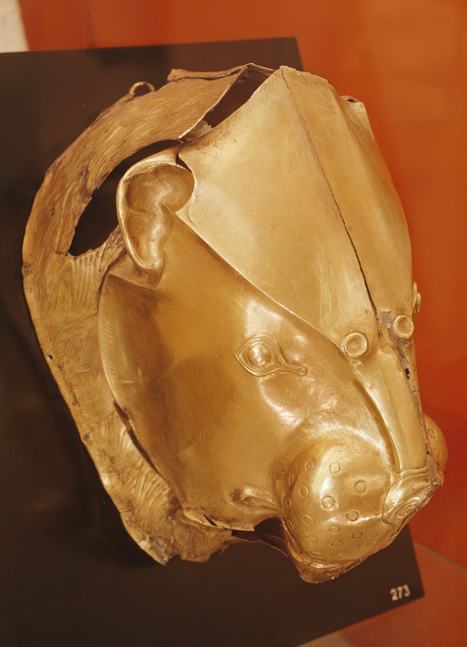 Lion&39;s head rhyton, do Grave Circle A, Micenas, século XVI aC (ouro) (ver também 151130) de Mycenaean