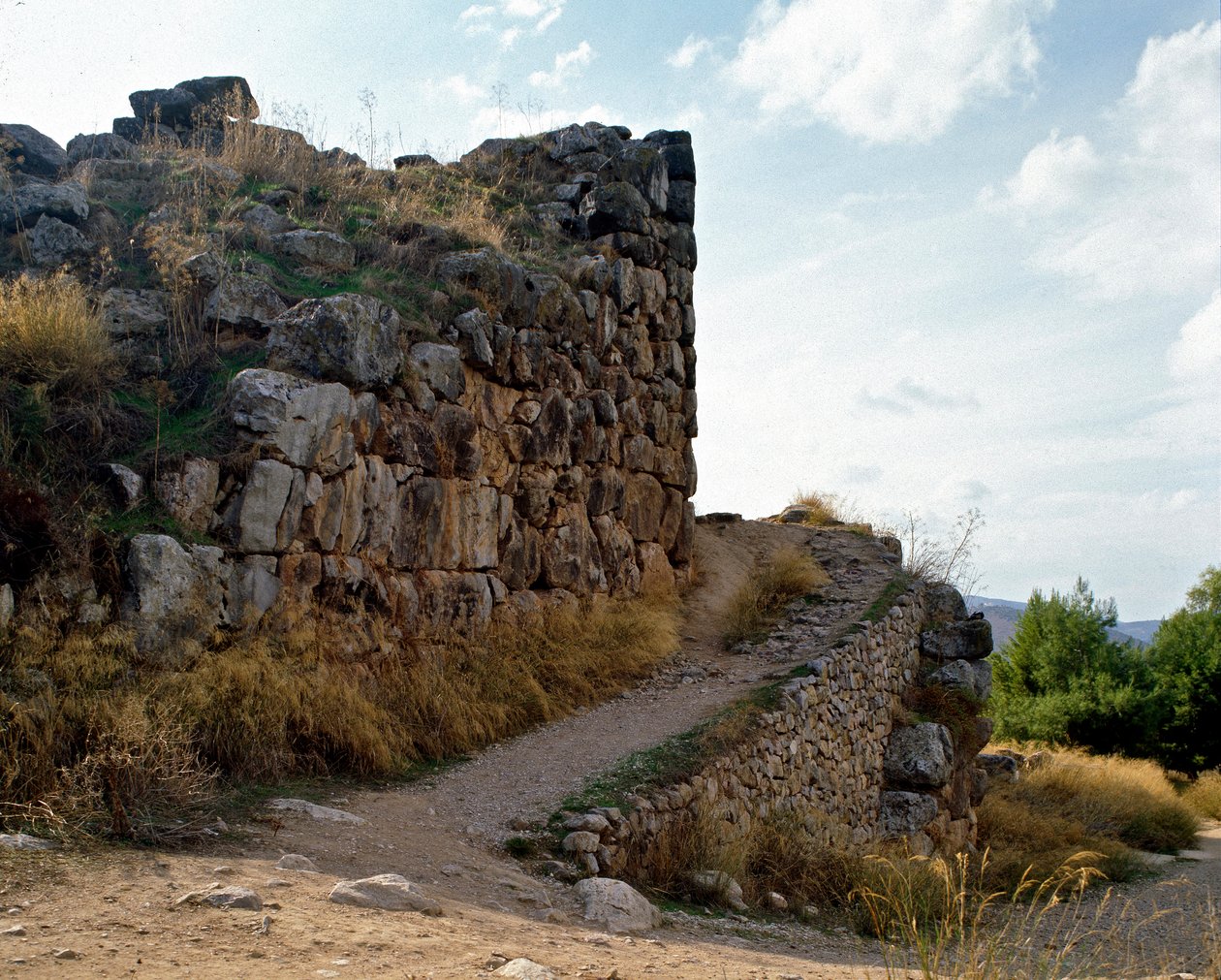 Arte micénica: acesso à cidadela micénica, cidade de Tirynthe, por volta de 1200 AC. Grécia de Mycenaean