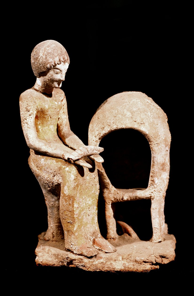 Arte micénica: figura feminina perto de um forno segurando um pão na mão. Século XVI a.C. Estrasburgo, museu arqueológico de Mycenaean