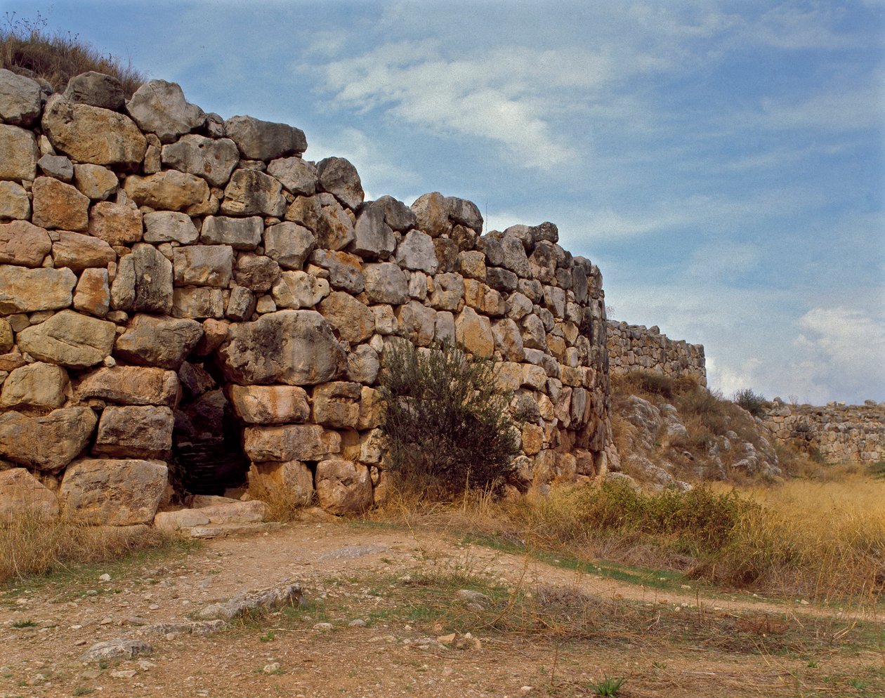 Arte micénica: escadaria ocidental que dá acesso à cidadela micénica, cidade de Tirynthe, por volta de 1200 AC. Grécia de Mycenaean