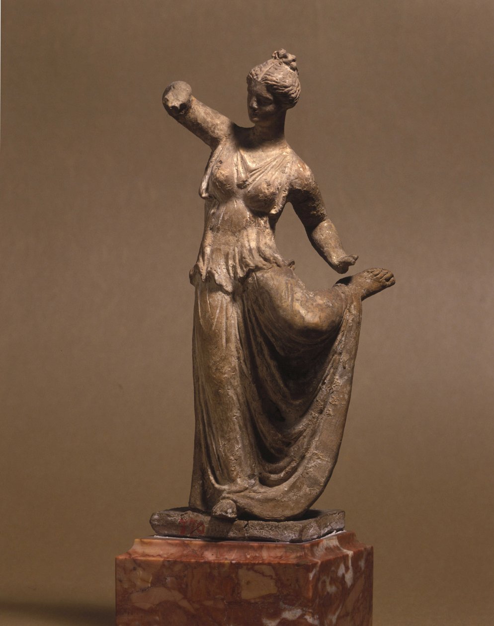 A civilização micénica: Tanagra dancer, século III a.C., Museo della Scala, Milão de Mycenaean Mycenaean