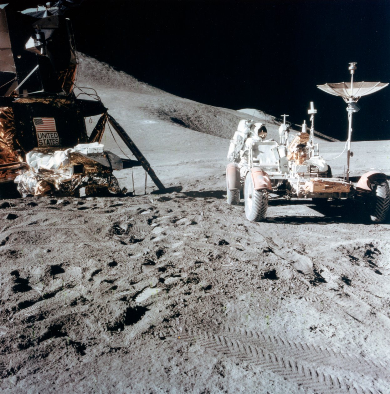 James Irwin 1930-1991 com o veículo itinerante lunar durante Apollo 15, 1971. de NASA Images