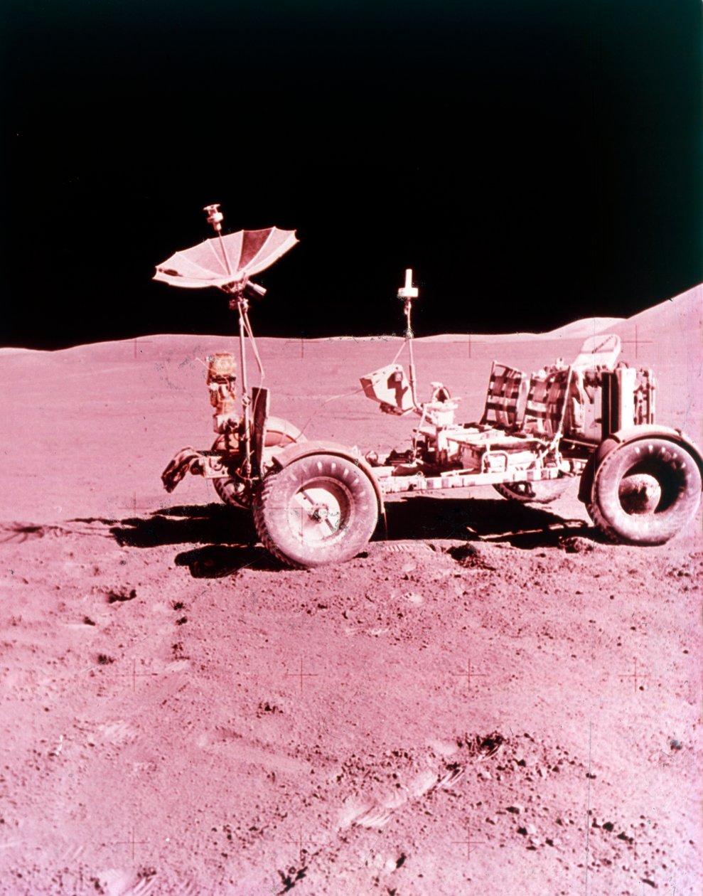 O primeiro Lunar Roving Vehicle, Apollo 15, julho de 1971. de NASA Images