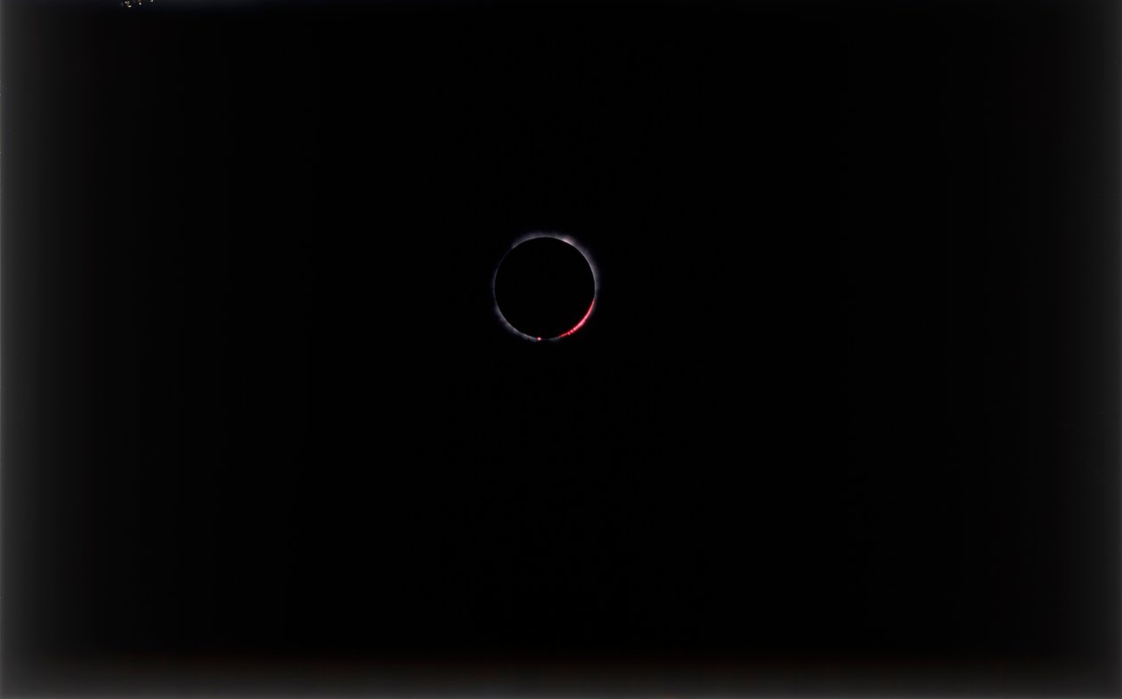 Eclipse total do Sol no Parque Nacional de Tsavo, no Quênia. de NASA Images