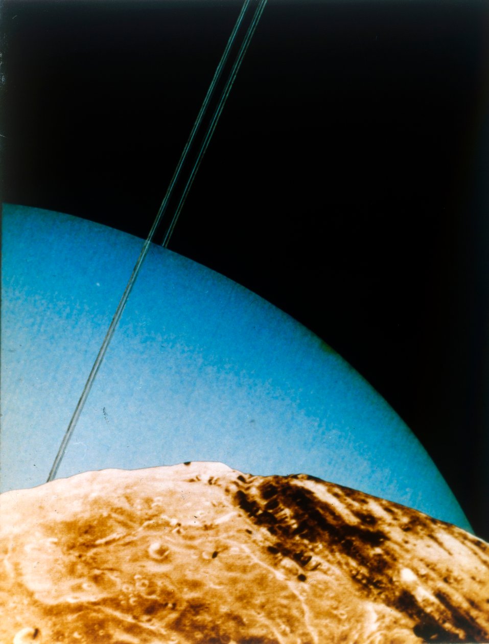 Urano visto de Miranda, 1986. de NASA Images