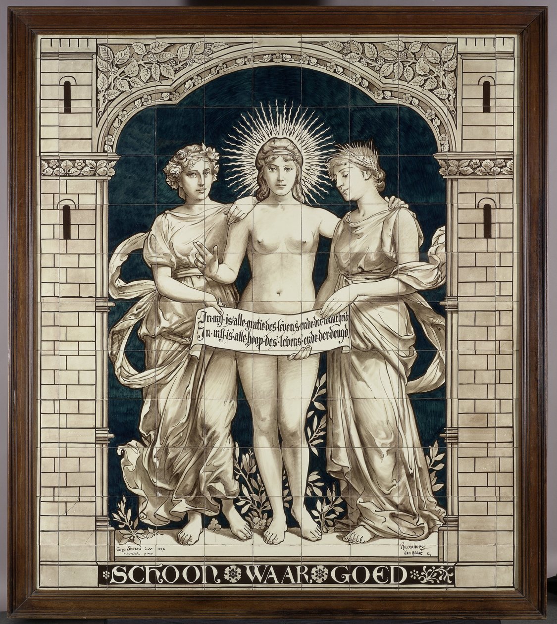 Painel de azulejos com as personificações do Belo, do Verdadeiro e do Bom de N.V. Haagsche Plateelfabriek Rozenburg