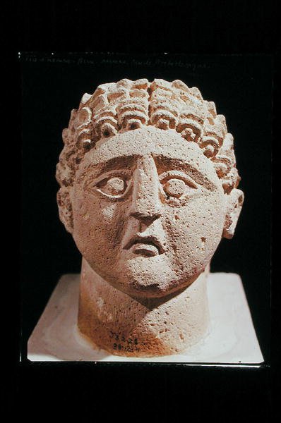 Cabeça de um homem, de Khirbet et-Tannur (calcário) de Nabatean