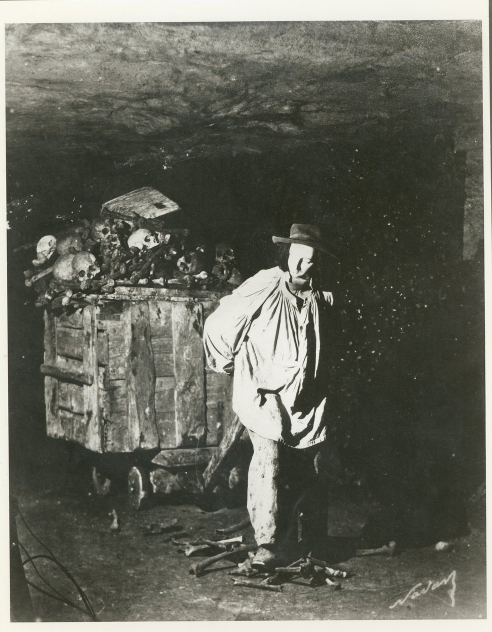 Interior das Catacumbas, Paris, 1861 de Nadar
