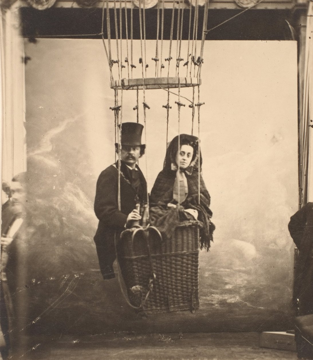 [Nadar com sua esposa, Ernestine, em um balão], ca. 1865, impresso em 1890. de Nadar