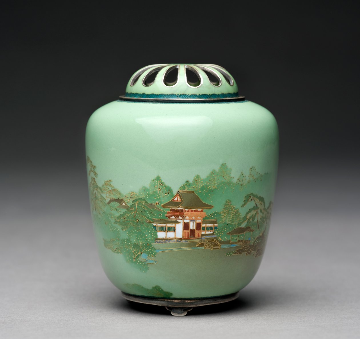 Koro com um portão de entrada em meio a árvores, c.1905 (cloisonne esmaltado) de Namikawa Yasuyuki