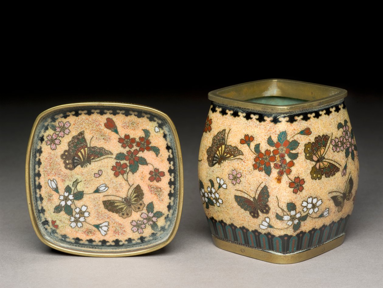 Frasco de tabaco e suporte com borboletas e flores, c.1880 (cloisonne esmaltado) de Namikawa Yasuyuki