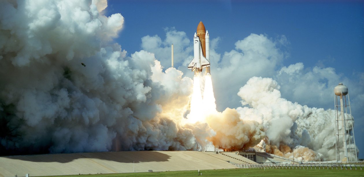 Lançamento do Space Shuttle Challenger, 1985. Fotografia da NASA. de National Aeronautics and Space Administration National Aeronautics and Space Administration