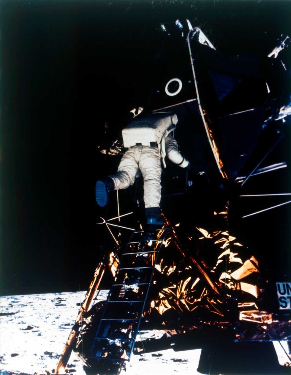 Buzz Aldrin desce do Módulo Lunar, missão Apollo II, julho de 1969. de Neil Armstrong