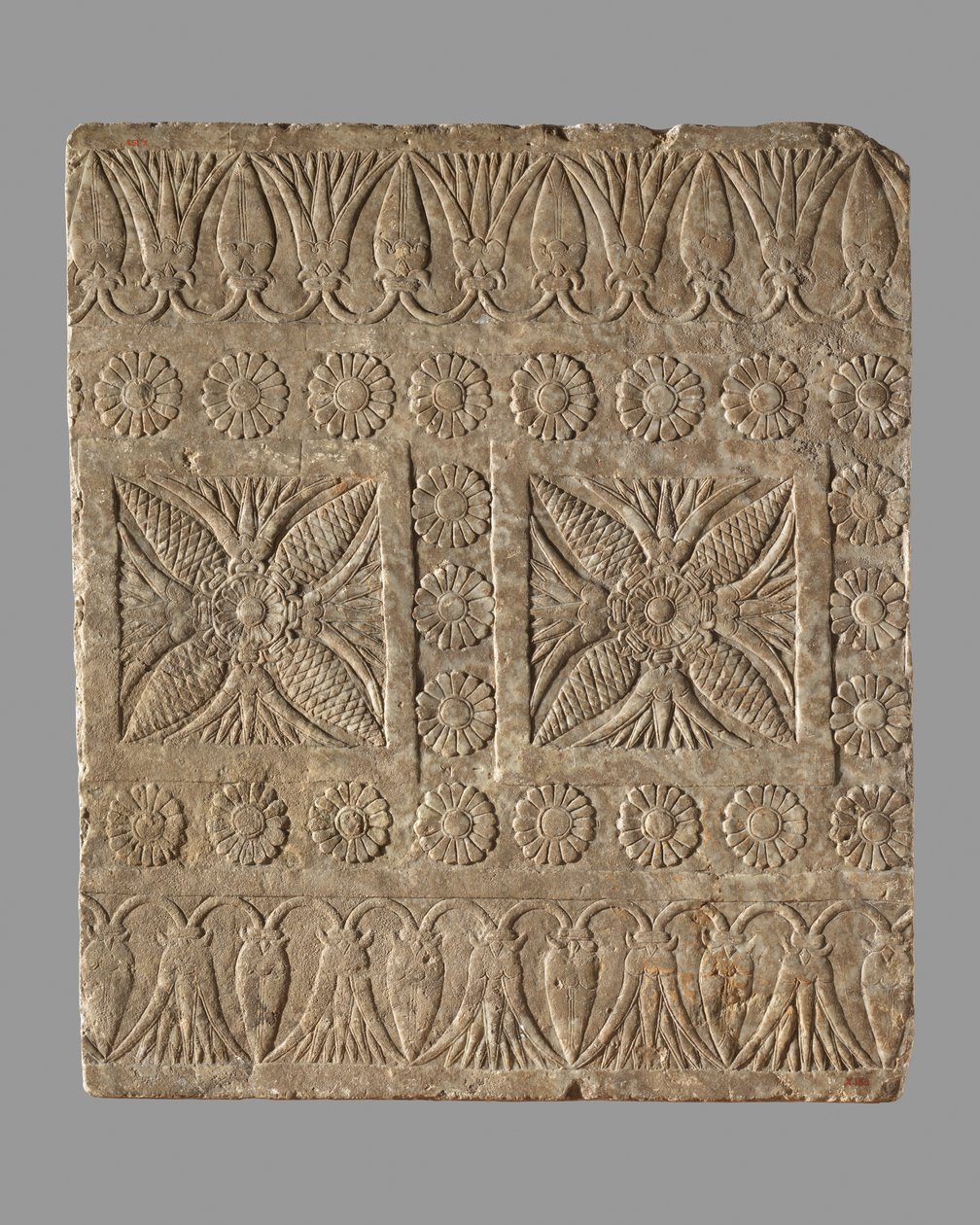 Laje pavimento limiar com um design de tapete, século 7 aC (alabastro de gesso) de Neo Assyrian