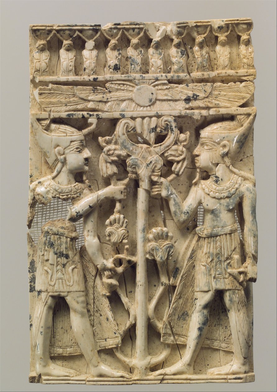 Placa de móveis esculpida em alto relevo com duas figuras egípcias flanqueando uma árvore voluta, do século 9 a 8 a.C. (marfim) de Neo Assyrian