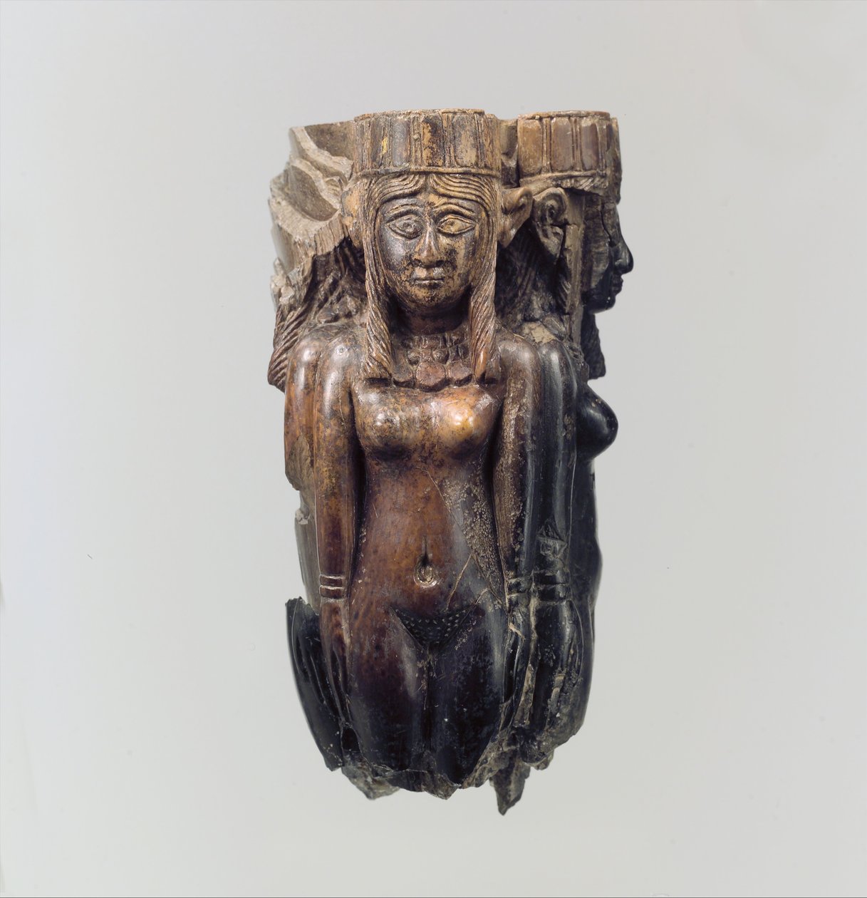 Ventilador ou cabo de mosca-branca na forma de quatro figuras femininas, c.8-7º século a.C. (marfim) de Neo Assyrian