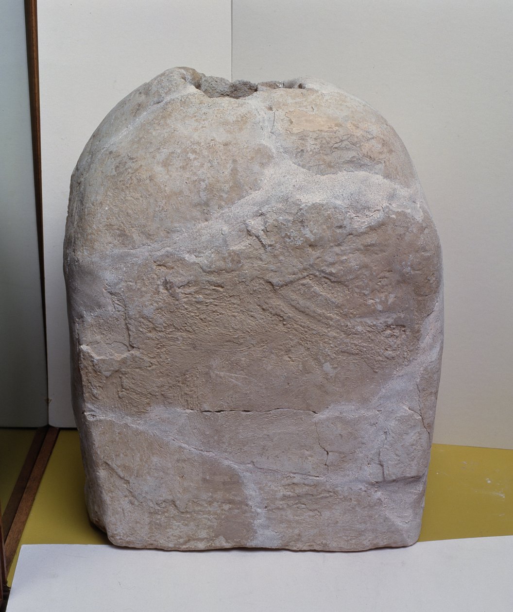 Recipiente de Ware Branco Retangular, Jericó, Neolítico B, c.1000-6000 aC (argila) de Neolithic