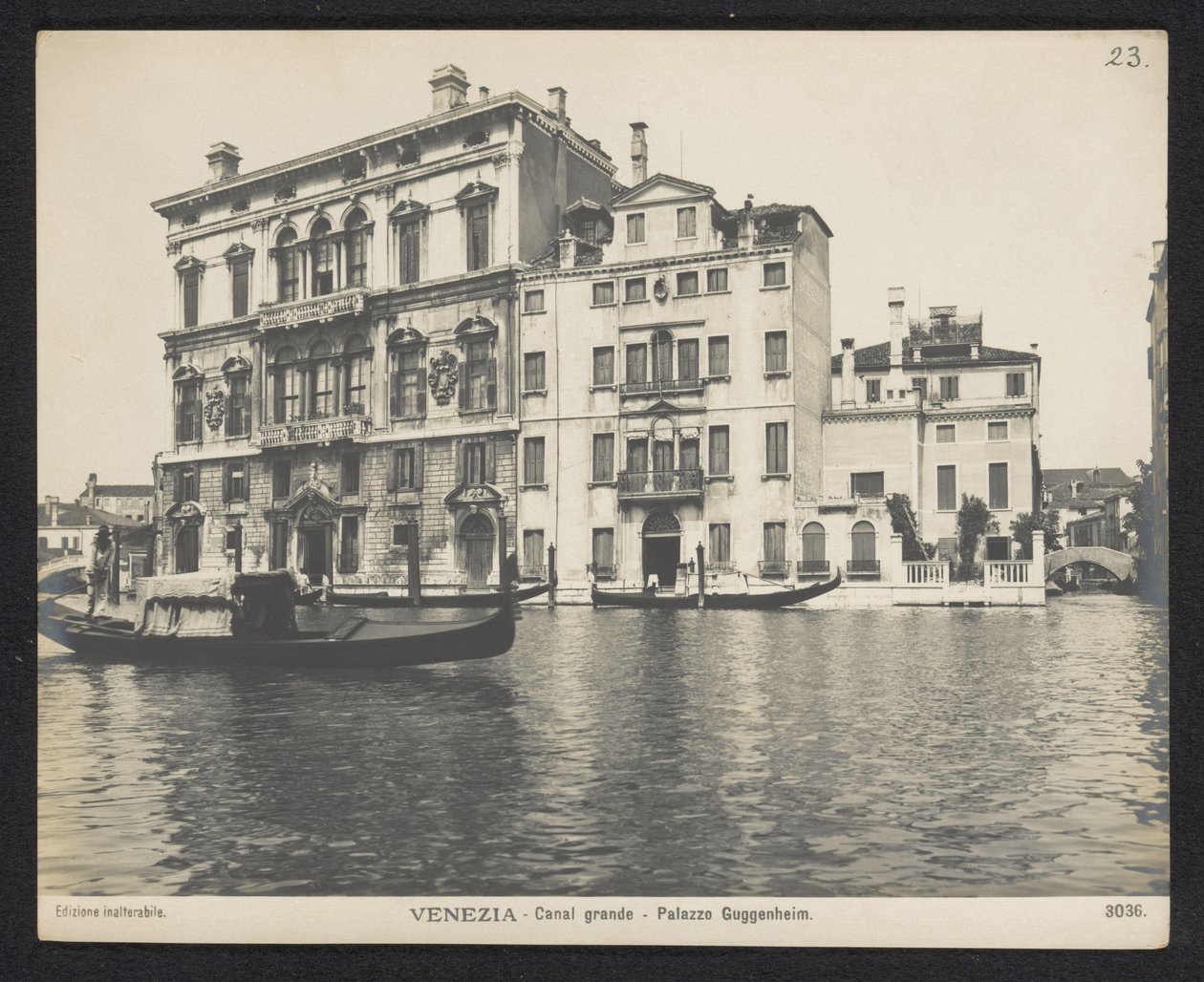 Exterior do Palazzo Guggenheim em Veneza
Veneza - Canal grande - Palazzo Guggenheim (título sobre o objecto) de Neue Photographische Gesellschaft