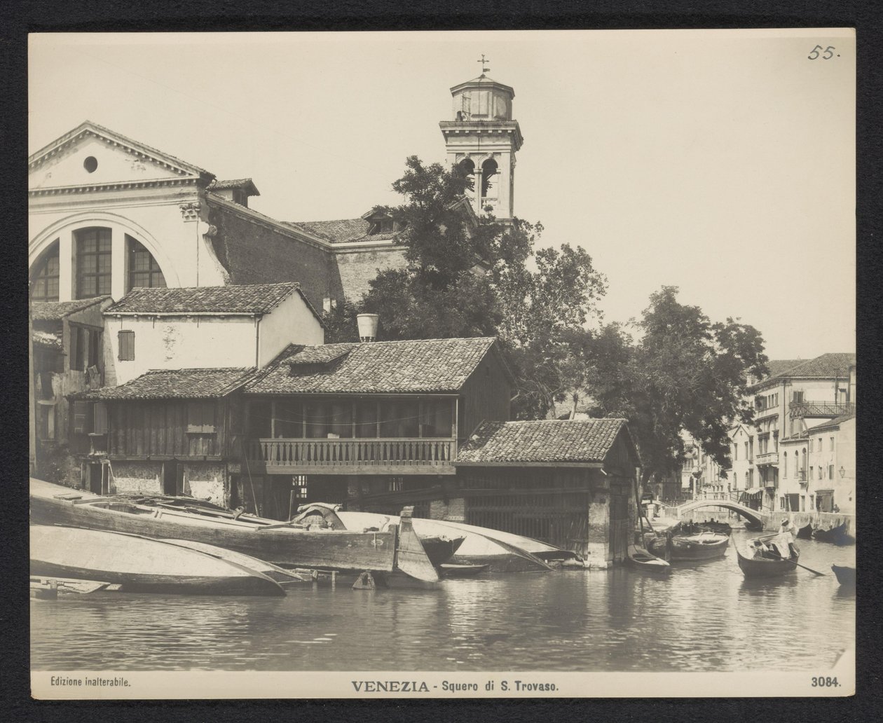 Vista da oficina de gôndola no Squero di San Trovaso em Veneza Venezia - Squero di S. Trovaso (título no objeto) de Neue Photographische Gesellschaft