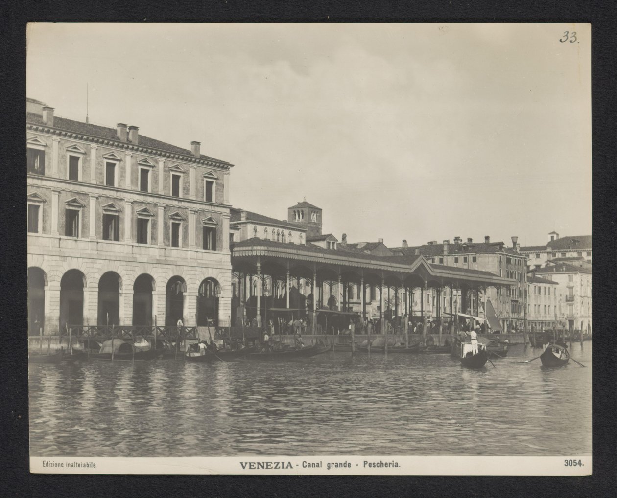 Mercado de peixe coberto em Veneza Veneza - Grande Canal - Pescheria (título no objeto) de Neue Photographische Gesellschaft