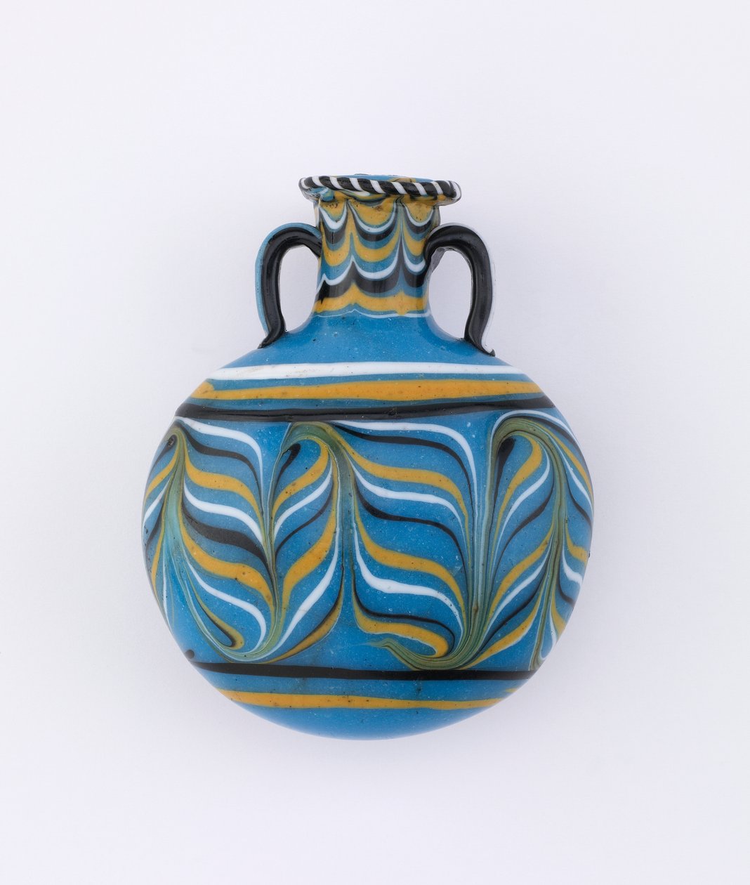 Balão de luz lentoid azul claro com desenho de penas arrastadas em branco, preto e amarelo, 18a Dinastia, vidro c.1539-1295 BC de New Kingdom Egyptian
