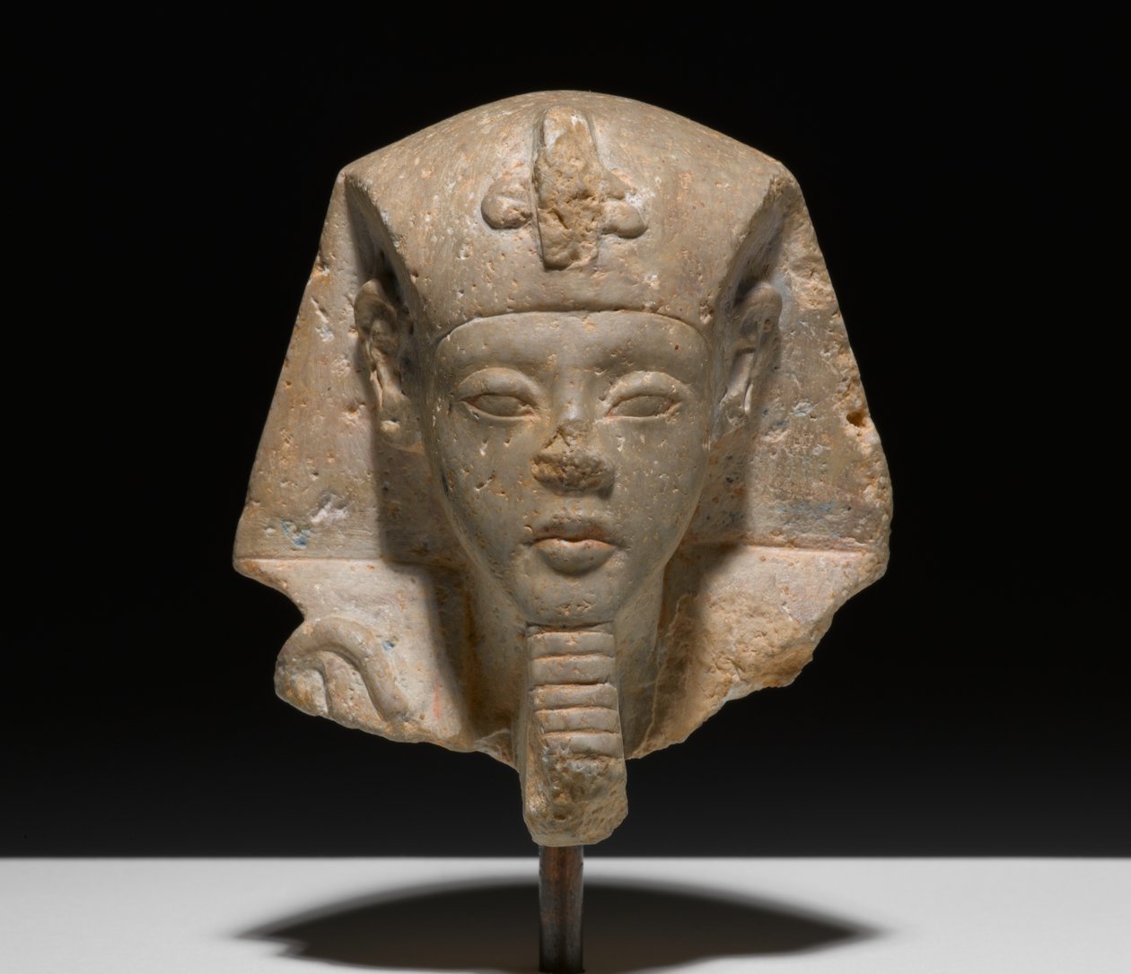 Chefe de um Shabti de Akhensten, c.1352-1336 aC (calcário) de New Kingdom Egyptian