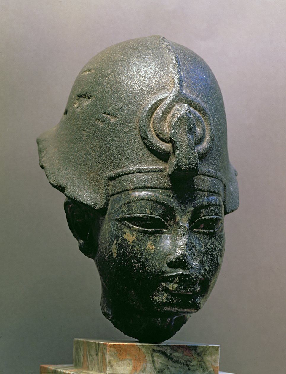 Cabeça de Amenophis III (diorito) de New Kingdom Egyptian