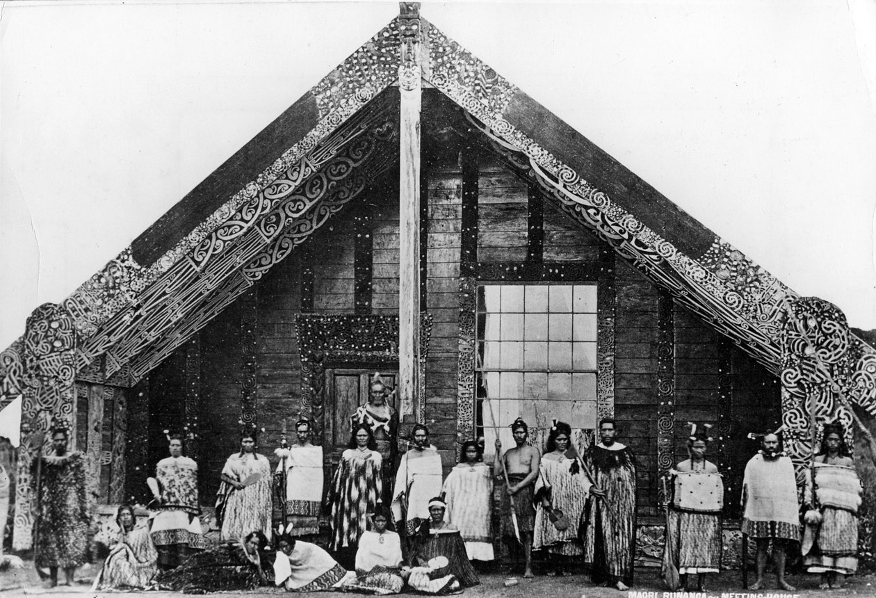 Assembléia Maori ou Casa de Reunião, c.1863-80 de New Zealand Photographer