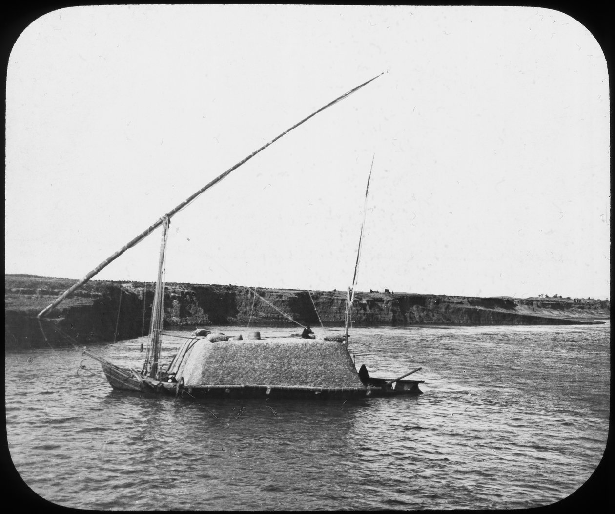 Um dahabiyeh carregado, Egito, c1890 de Newton and Co