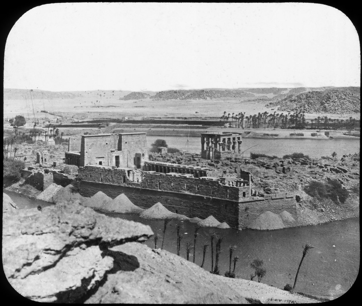 Vista geral das ruínas, Philae, Egito, c1890. de Newton and Co
